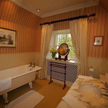 Fordie Estate Комри Екстериор снимка