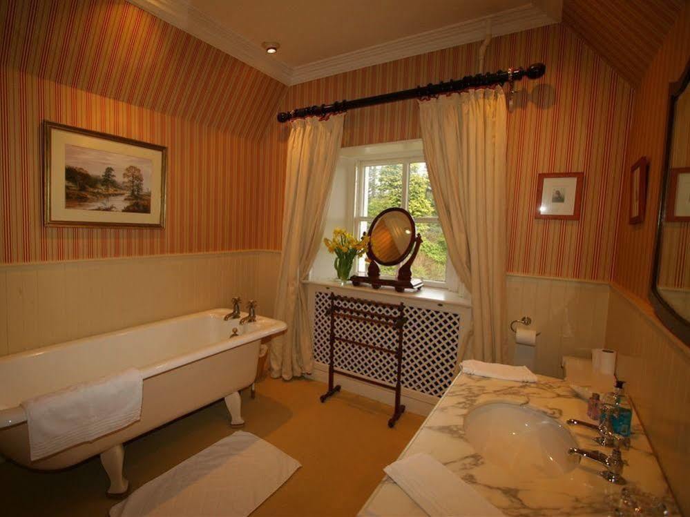 Fordie Estate Комри Екстериор снимка